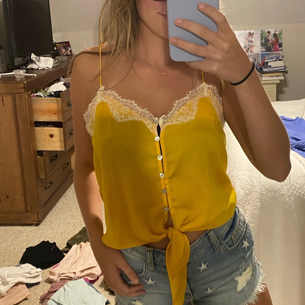 Urban Outfitters - Cropped Button Down Tie Tank